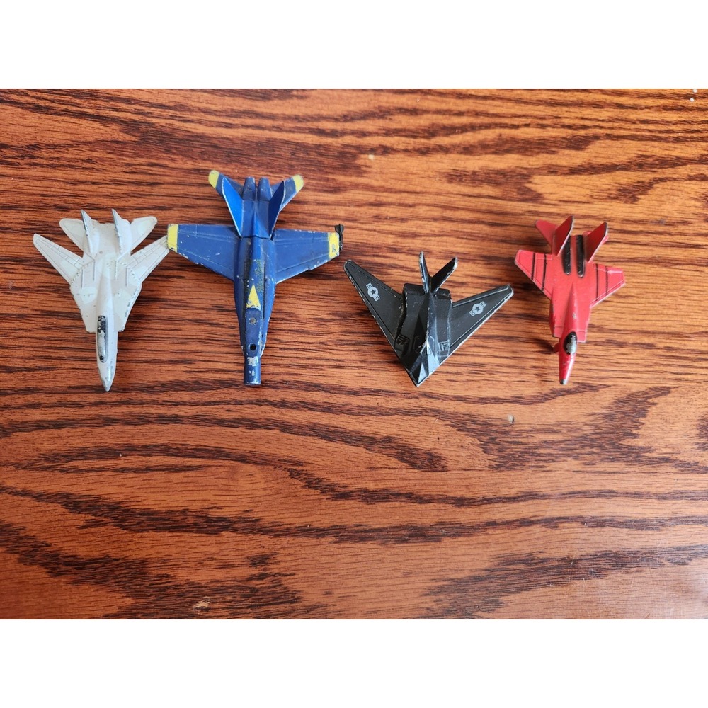 LOT OF 4 VINTAGE Metal Diecast‎ Airplanes  Jets